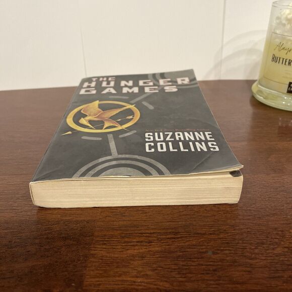Hunger Games Ser.: The Hunger Games by Suzanne Collins (2010, Trade Paperback) - Picture 6 of 10